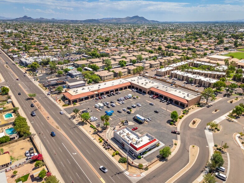 4139 W Bell Rd, Phoenix, AZ à louer - Photo de l’immeuble – Image 2 sur 15