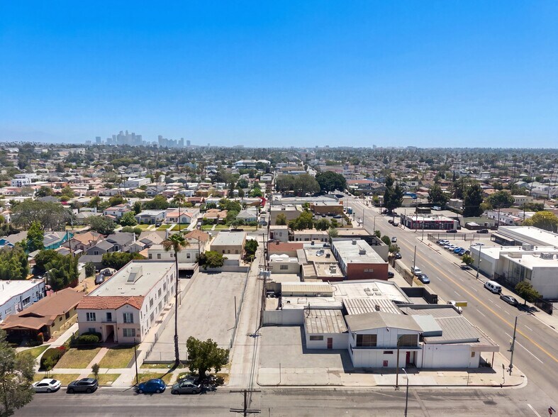 3050 Edgehill Dr, Los Angeles, CA à vendre - Photo de l’immeuble – Image 3 sur 4