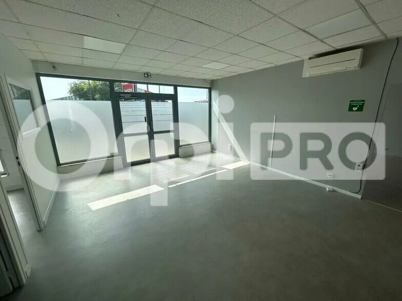 Local commercial dans Ormoy à louer - Photo de l’immeuble – Image 3 sur 9