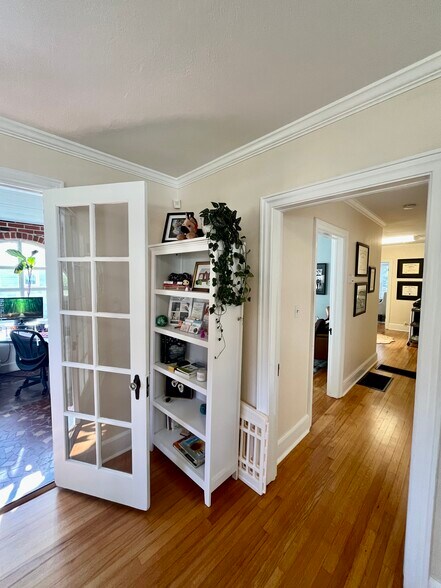 905 E Park Ave, Tallahassee, FL à louer - Photo de l’immeuble – Image 3 sur 12