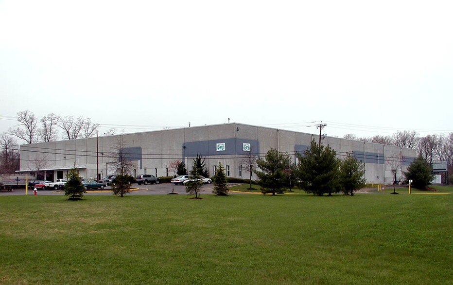 5 Nicholas Ct, South Brunswick, NJ à louer - Photo de l’immeuble – Image 2 sur 7