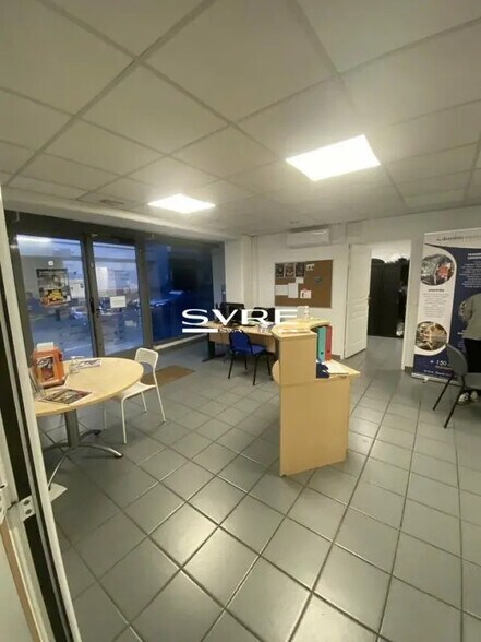 Local commercial dans Marseille à louer - Photo de l’immeuble – Image 3 sur 8