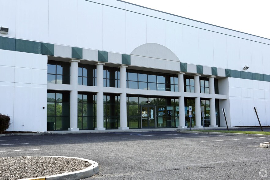 115 Melrich Rd, Cranbury, NJ à louer - Photo de l’immeuble – Image 3 sur 3