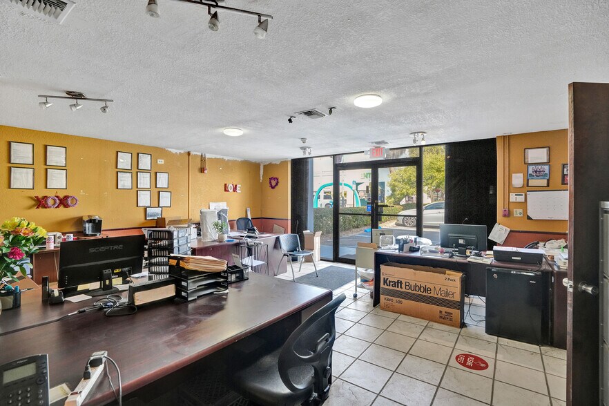 2360 W 76th St, Hialeah, FL à vendre - Photo intérieure – Image 3 sur 14