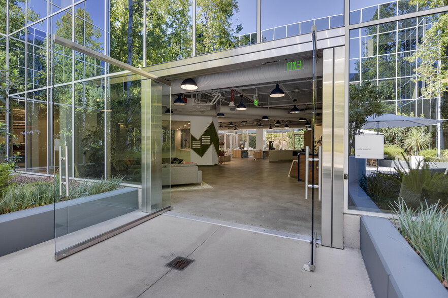 345 N Maple Dr, Beverly Hills, CA à louer - Photo de l’immeuble – Image 1 sur 10