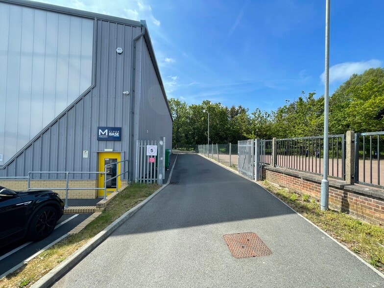 Midleton Industrial Estate Rd, Guildford à louer - Photo intérieure – Image 3 sur 3