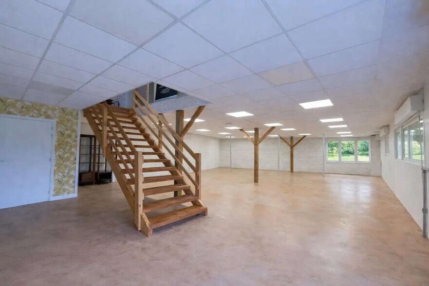 Local d’activités dans Theix-Noyalo à louer - Photo intérieure – Image 3 sur 3