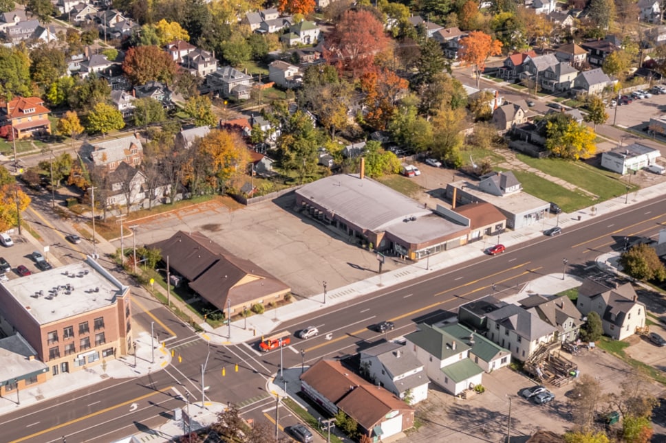 1703, 1717, 1723 E. Michigan Avenure portefeuille de 3 biens à vendre sur LoopNet.fr Photo principale– Image 1 sur 22