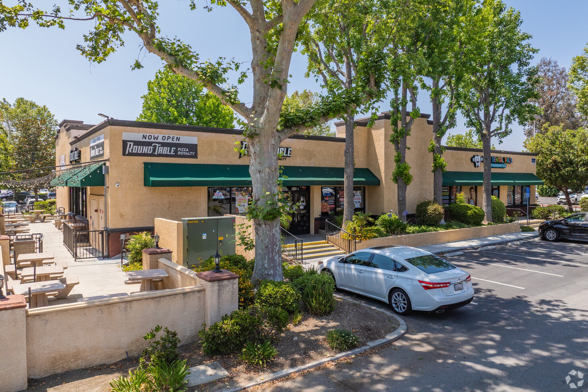 2410 Sycamore Dr, Simi Valley, CA à louer Photo principale– Image 1 sur 6