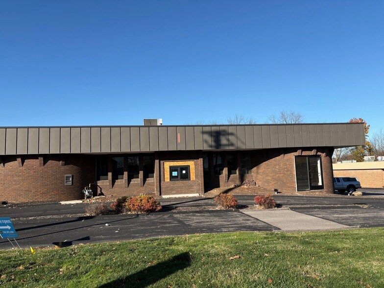 1394 S Cleveland Massillon Rd, Akron, OH à louer - Photo de l’immeuble – Image 2 sur 7