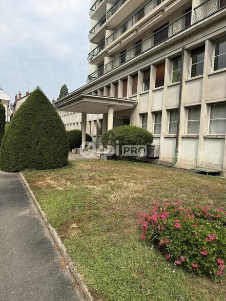 Bureau dans Nevers à louer - Photo de l’immeuble – Image 1 sur 12