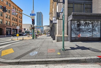 311 S Broadway, Los Angeles, CA à louer Photo intérieure– Image 2 sur 12