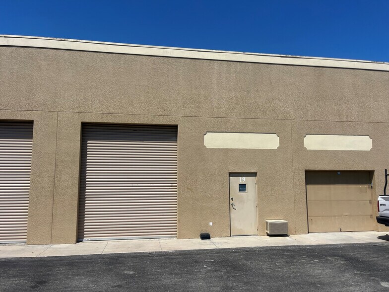 1040 Collier Center Way, Naples, FL à louer - Photo de l’immeuble – Image 3 sur 3