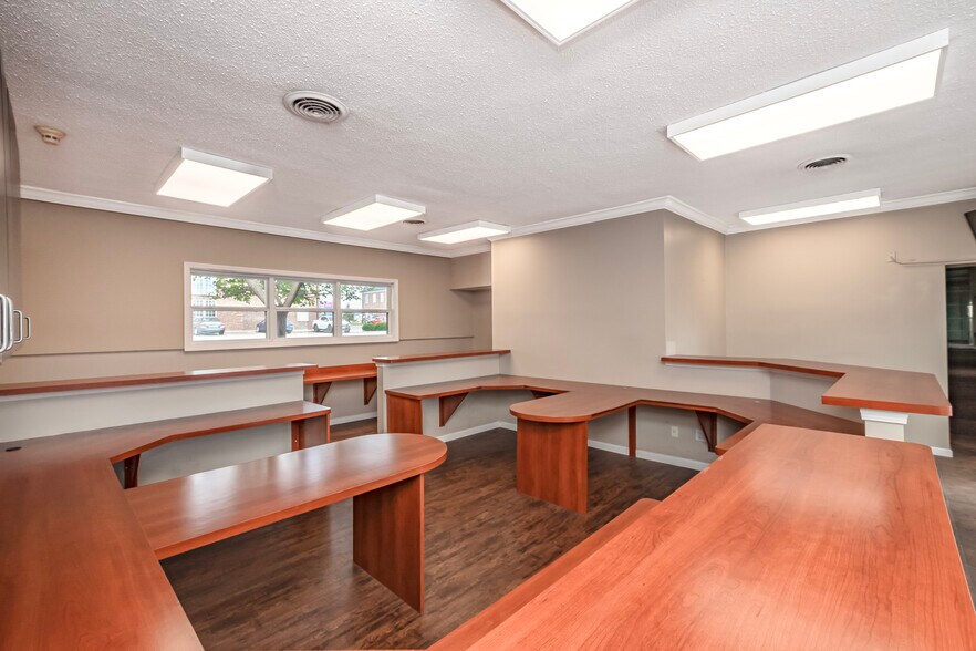 4163 Crescent Dr, Saint Louis, MO à vendre - Photo de l’immeuble – Image 3 sur 40