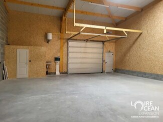 Plus de détails pour Local d'activités à louer