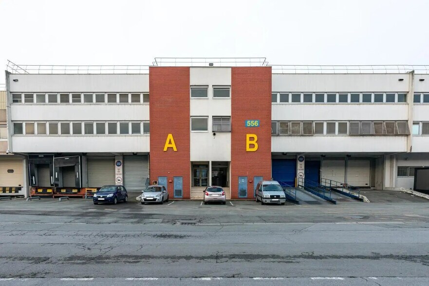 Local d’activités dans Saint-Ouen-sur-Seine à louer - Photo de l’immeuble – Image 2 sur 12