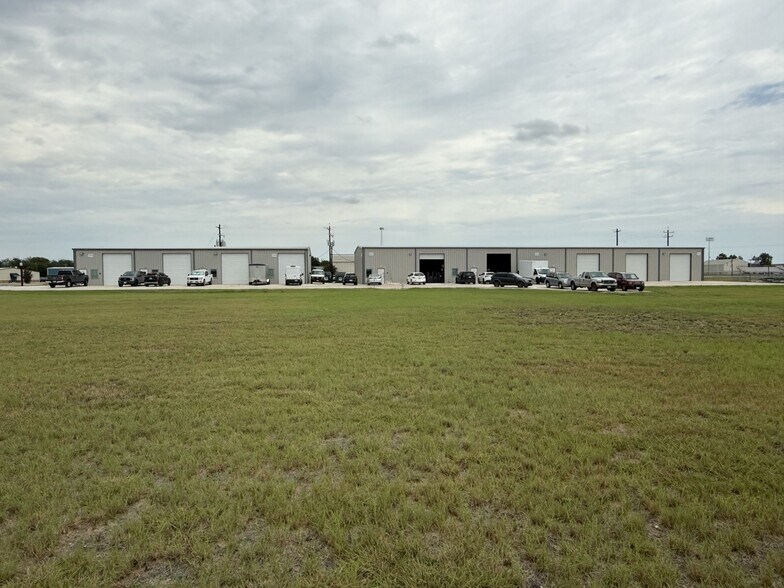 299 Navarro Drive portefeuille de 2 biens à vendre sur LoopNet.fr - Photo de l’immeuble – Image 3 sur 20