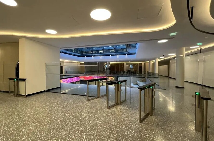 44-48 Rue De Châteaudun, Paris à louer - Photo de l’immeuble – Image 3 sur 9