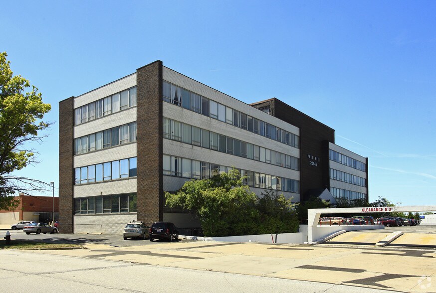 20545 Center Ridge Rd, Rocky River, OH à vendre - Photo de l’immeuble – Image 2 sur 21