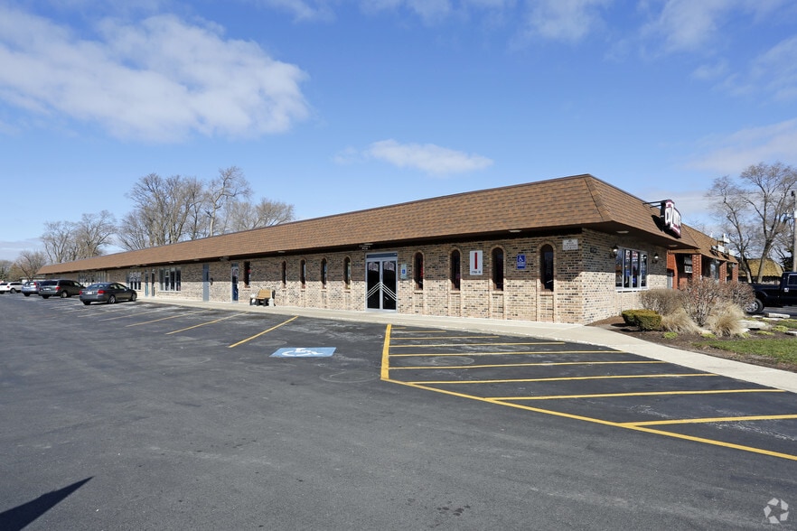 17716 Oak Park Ave, Tinley Park, IL à vendre - Photo principale – Image 1 sur 16