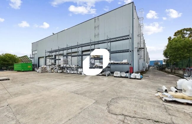 Plus de détails pour 26 Rue De Paris, Pontault-Combault - Industriel/Logistique à vendre