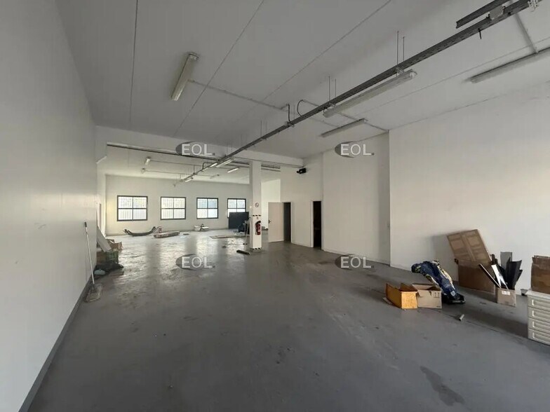 Local d'activités dans Croissy-Beaubourg à vendre - Photo intérieure – Image 2 sur 10