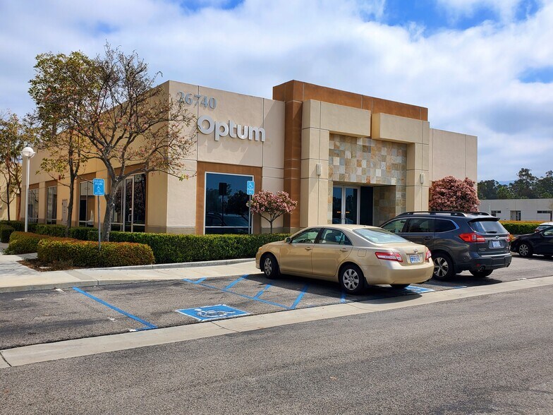 26740 Towne Centre Dr, Foothill Ranch, CA à vendre - Photo de l’immeuble – Image 2 sur 27