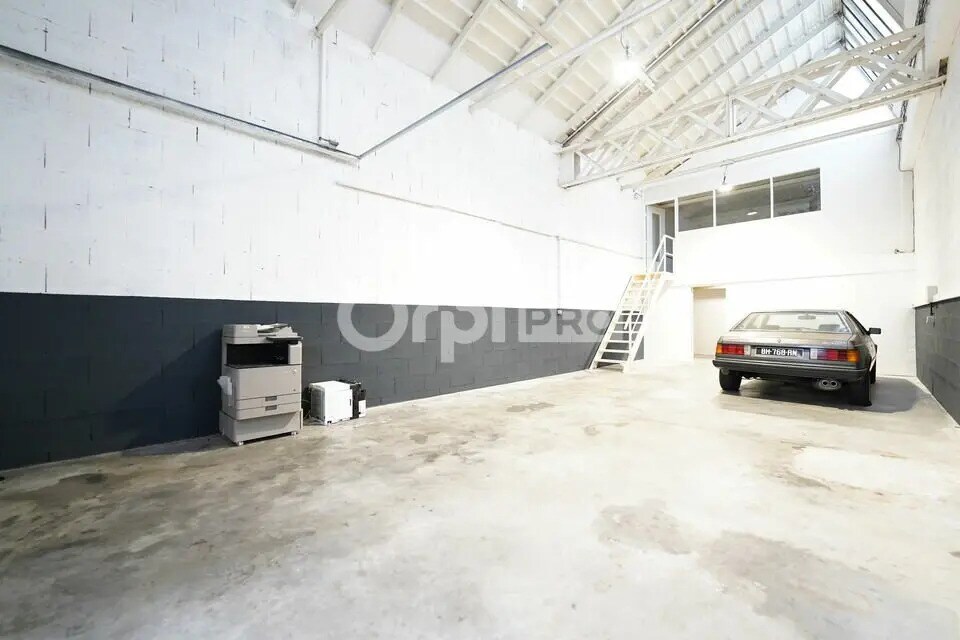 Local d’activités dans Vénissieux à louer Photo de l’immeuble– Image 1 sur 8