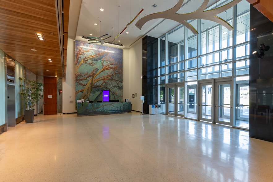 2505 Boul Laurier, Québec, QC à louer - Hall d’entrée – Image 3 sur 7