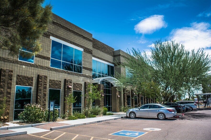 10439 S 51st St, Phoenix, AZ à louer - Photo de l’immeuble – Image 2 sur 6