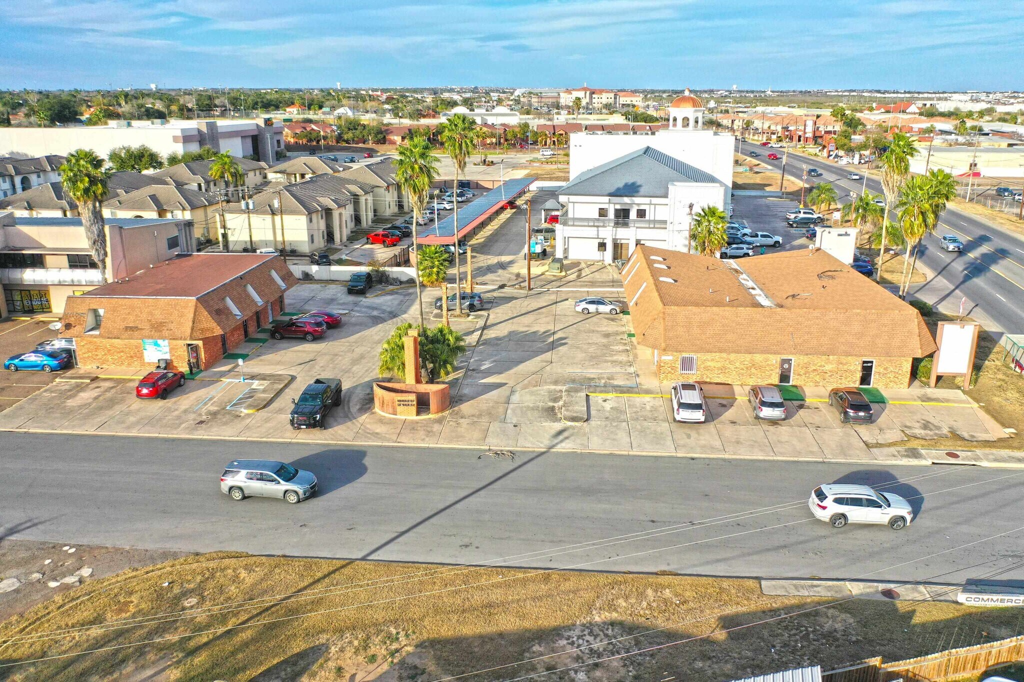 6202 McPherson Rd, Laredo, TX à vendre Photo principale– Image 1 sur 28