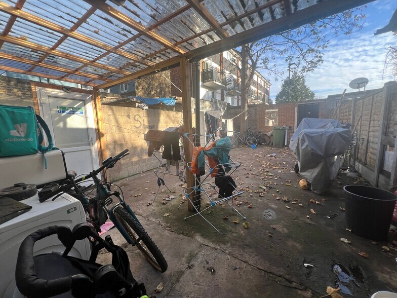 280 Barking Rd, Londres à louer - Photo de l’immeuble – Image 2 sur 9