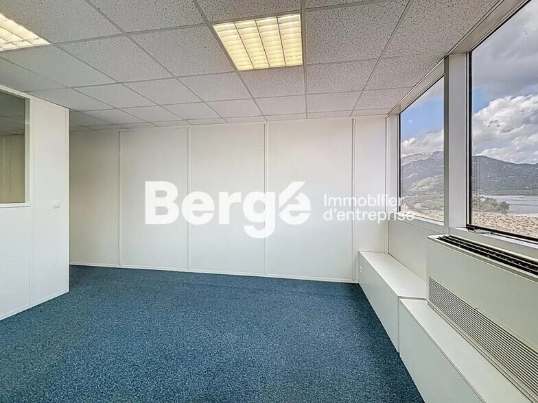 Bureau dans Carros à louer - Photo de l’immeuble – Image 2 sur 6