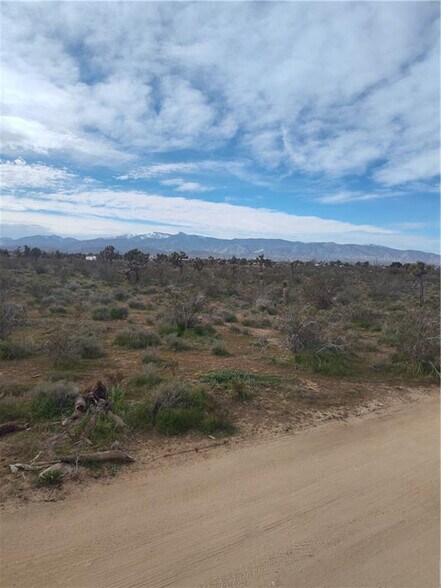 Buttemere Rd, Phelan, CA à vendre - Photo de l’immeuble – Image 3 sur 8