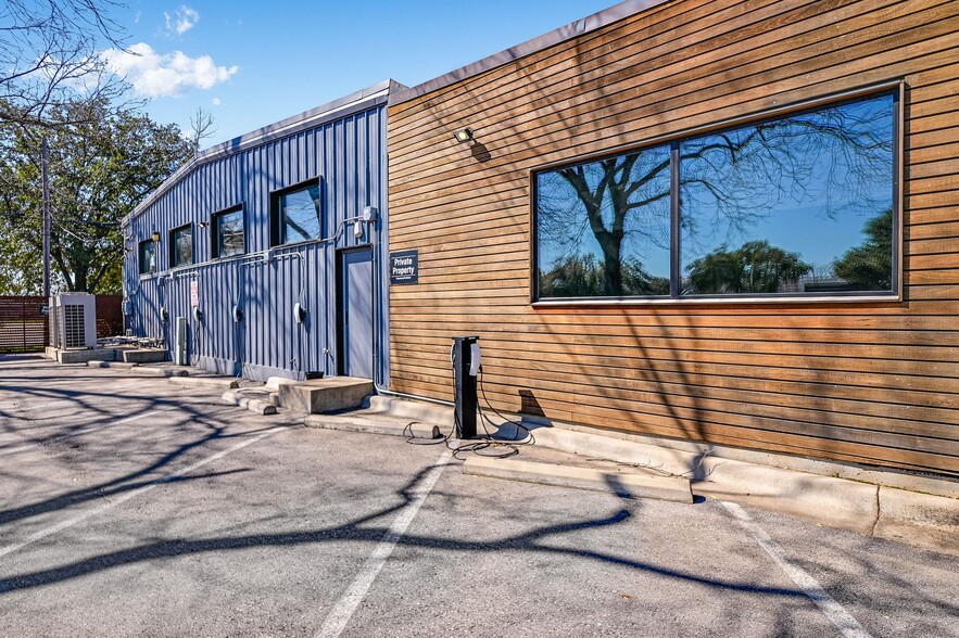 5323 Levander Loop, Austin, TX à louer - Photo de l’immeuble – Image 3 sur 14