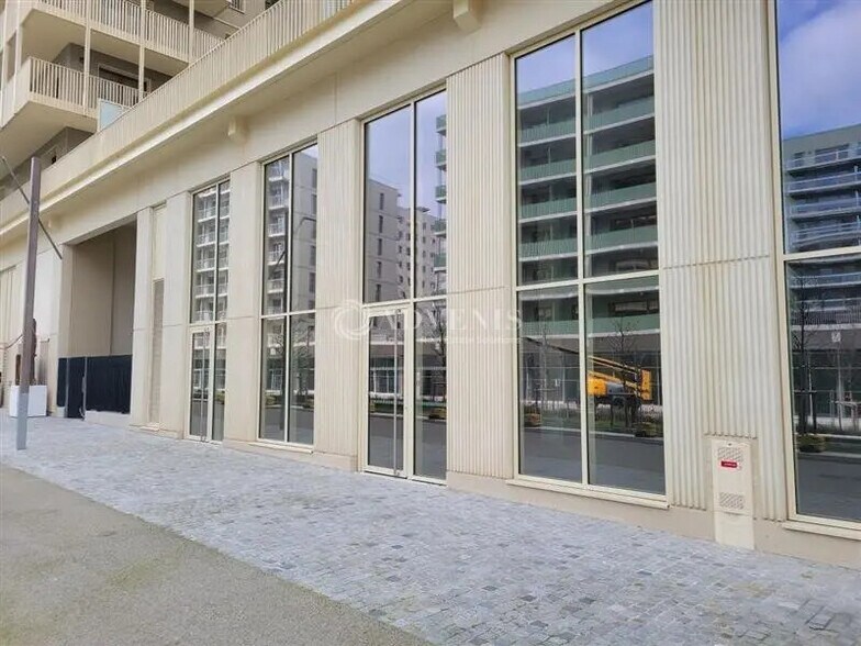 Local commercial dans Saint-Ouen-sur-Seine à louer - Photo de l’immeuble – Image 2 sur 9