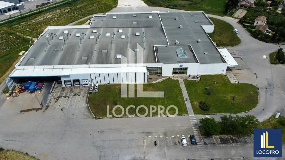 Local d’activités dans Châteaurenard à louer - Photo de l’immeuble – Image 2 sur 9