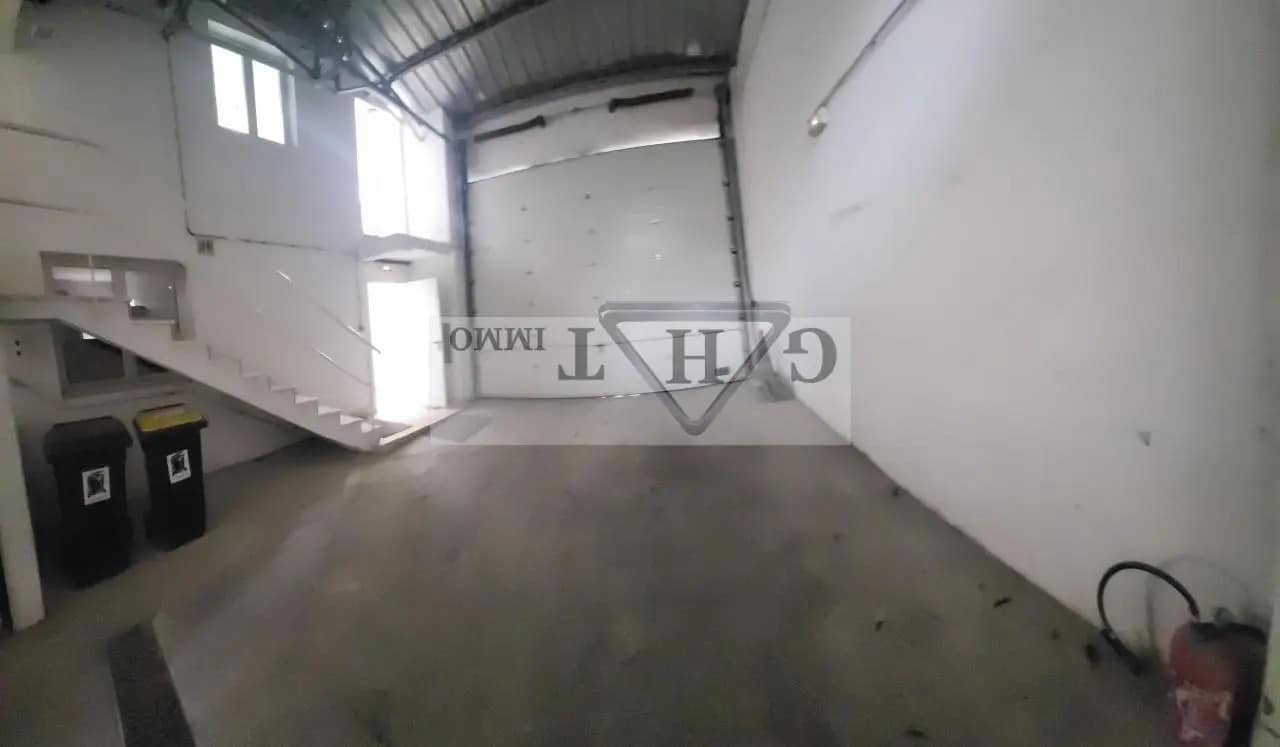 Industriel/Logistique dans Saint-Maur-des-Fossés à louer Photo intérieure– Image 1 sur 12