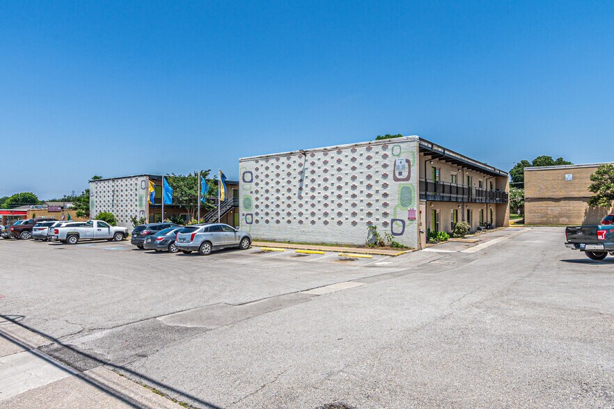450 E Hurst Blvd, Hurst, TX à vendre - Photo de l’immeuble – Image 2 sur 19