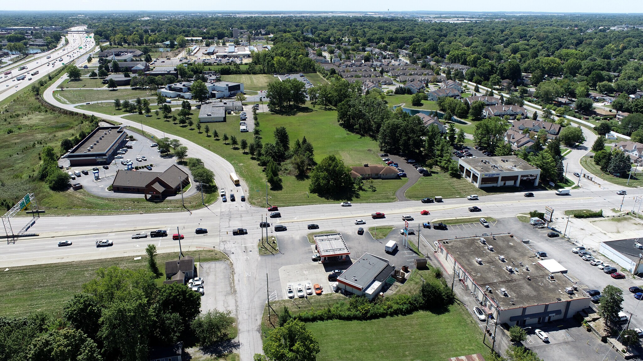 6425 W 10th St, Indianapolis, IN à vendre Photo de l’immeuble– Image 1 sur 3