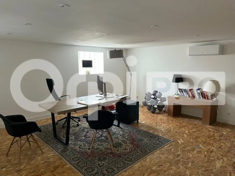 Bureau dans SAINT-MEDARD-D'AUNIS à vendre - Photo intérieure – Image 1 sur 3
