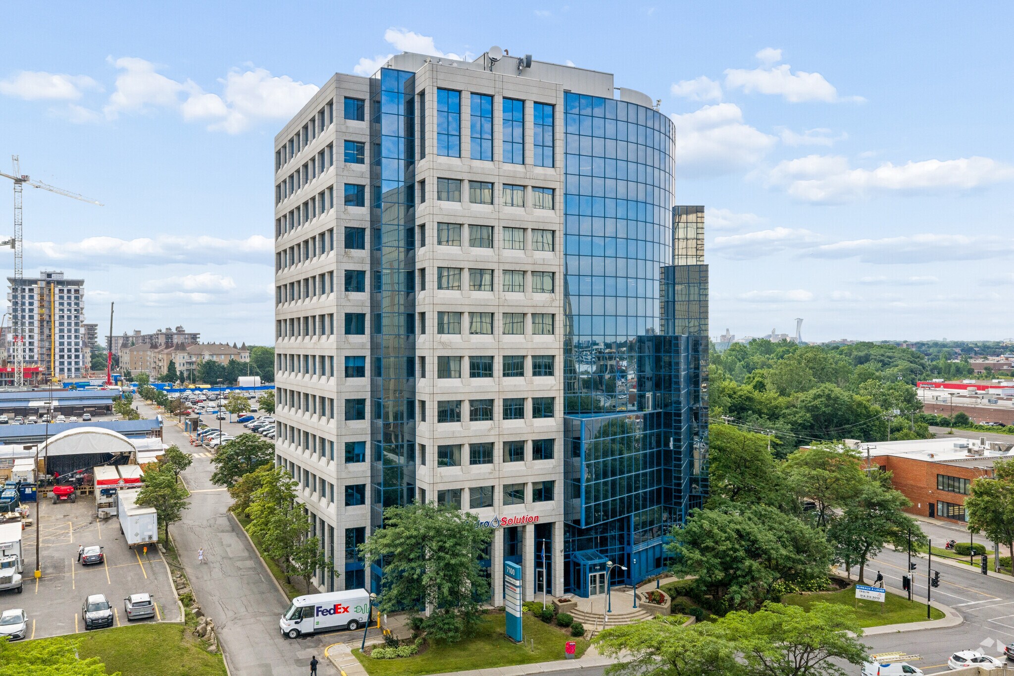 7100 Rue Jean-Talon E, Montréal, QC à louer Photo principale– Image 1 sur 10
