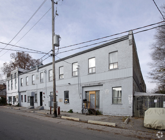 46-60 Noble St, Toronto, ON à louer - Photo principale – Image 1 sur 2