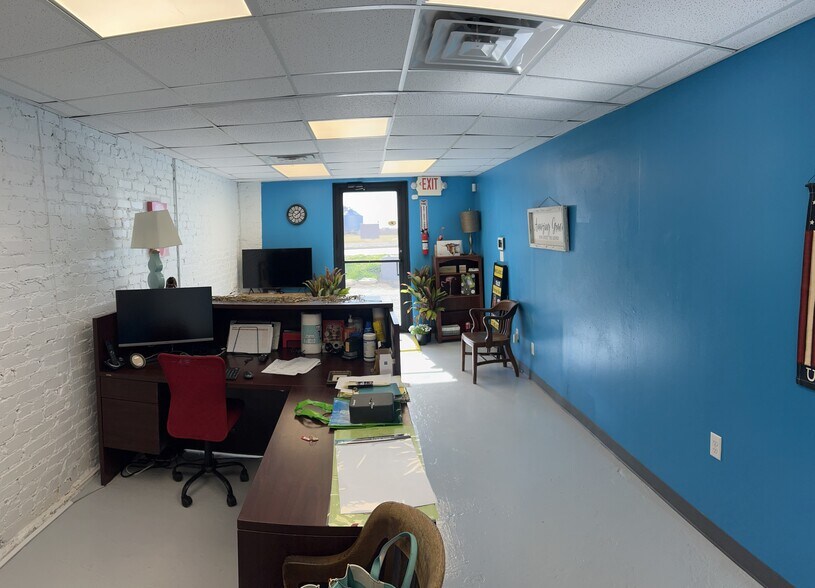 209 E McLeroy Blvd, Saginaw, TX à louer - Photo intérieure – Image 3 sur 7