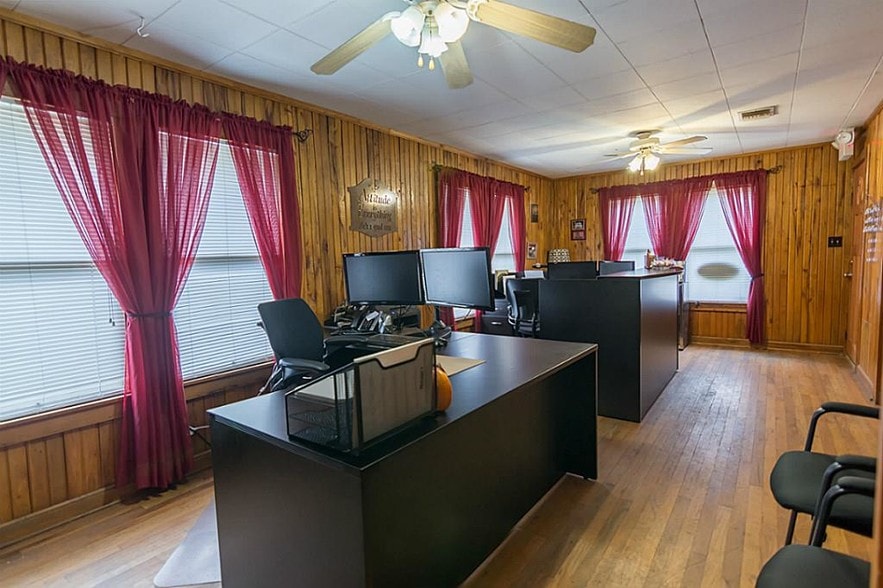 207 W Montgomery St, Willis, TX à louer - Photo intérieure – Image 3 sur 9