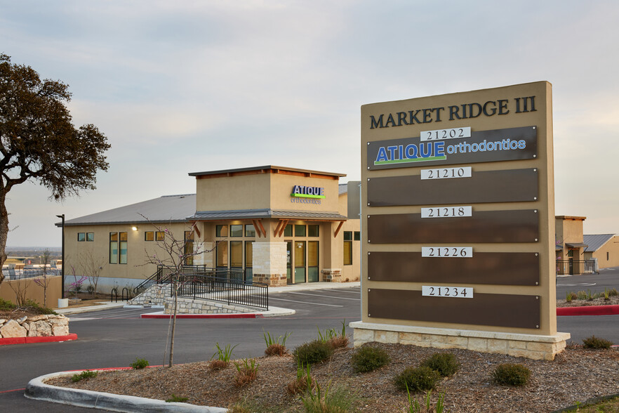21202 Market Rdg, San Antonio, TX à louer - Photo de l’immeuble – Image 2 sur 10