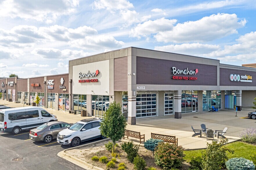 4302-4442 E New York St, Aurora, IL à louer - Photo de l’immeuble – Image 1 sur 34