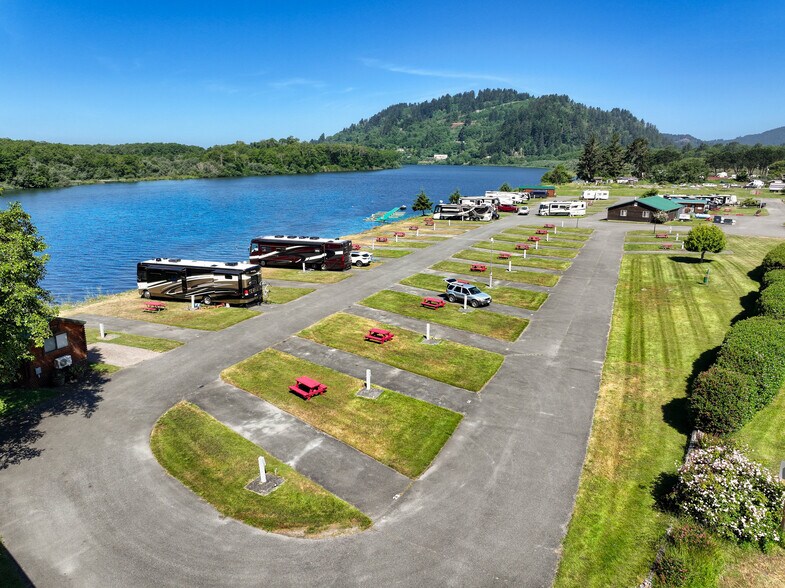 17581 US Highway 101 N, Klamath, CA à vendre - Photo de l’immeuble – Image 2 sur 53