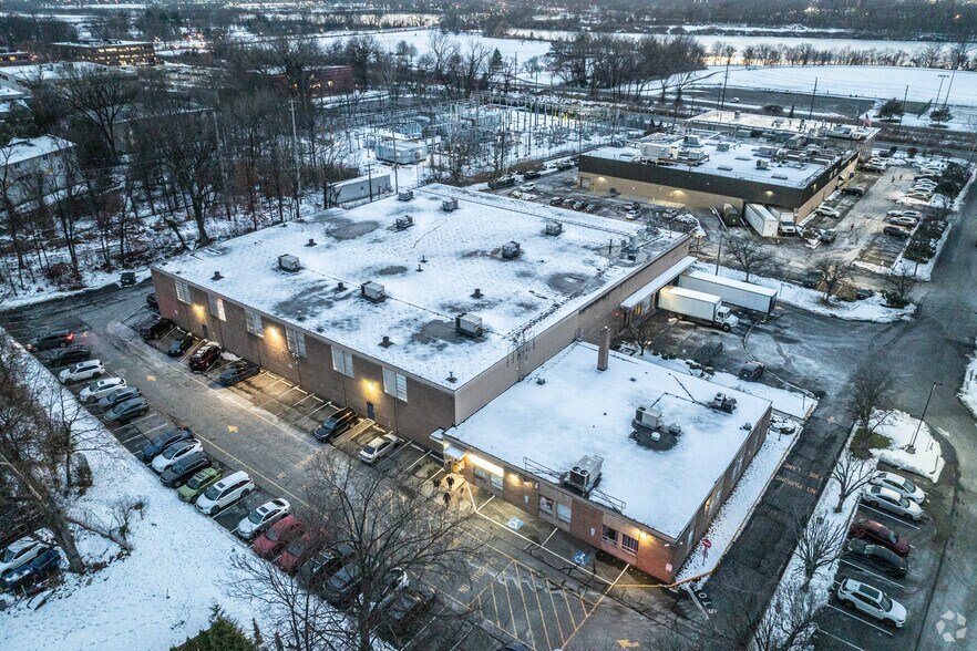 100 Leyland Dr, Leonia, NJ à louer - Photo de l’immeuble – Image 3 sur 8