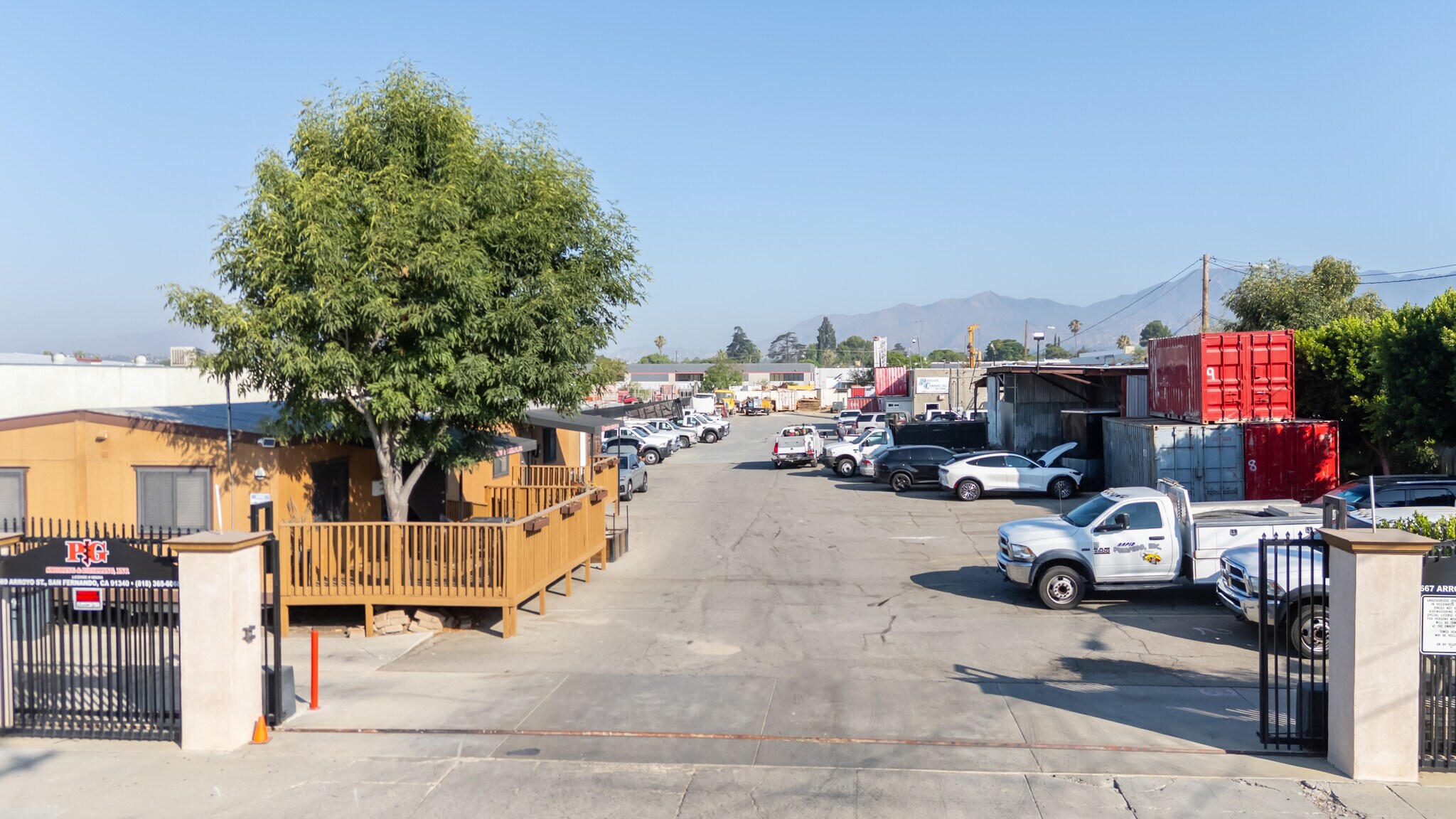 669 Arroyo St, San Fernando, CA à vendre Photo de l’immeuble– Image 1 sur 42